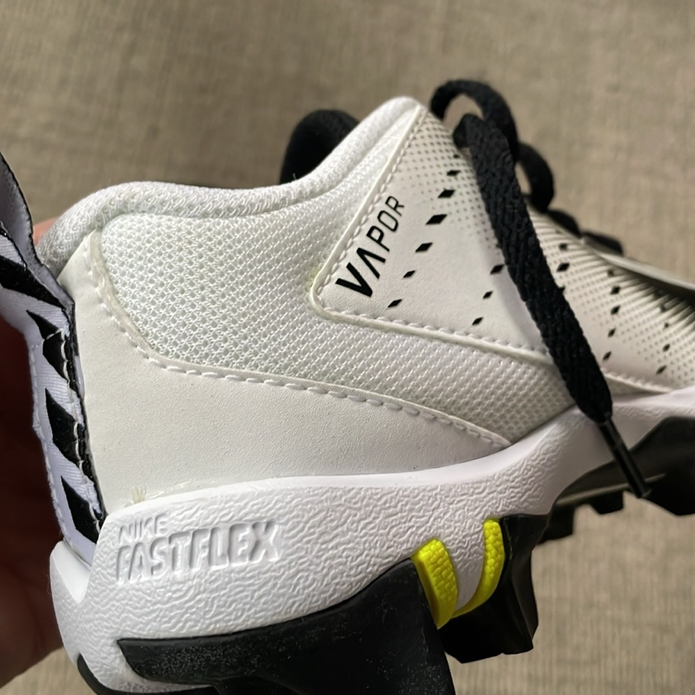Cleats - Picture 5 of 7